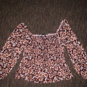 Floral long sleeve American eagle top